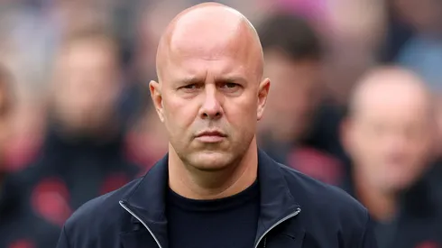 Arne Slot antes de um jogo do Liverpool. Foto: Tom Dulat/Getty Images
