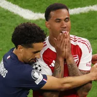 PSG x Arsenal: Marquinhos consola Gabriel Magalhães