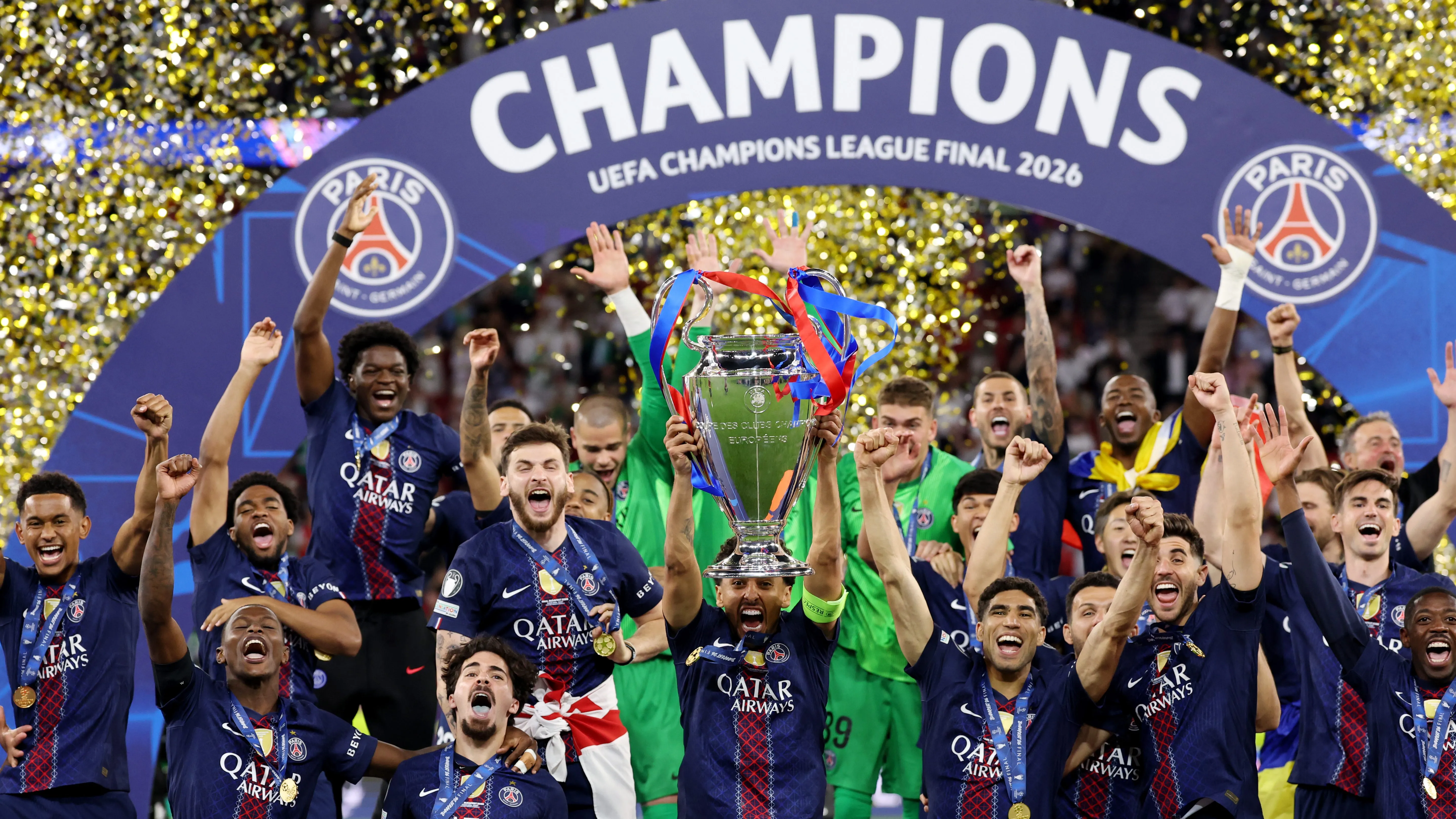 Marquinhos e time do PSG comemorando o título. Foto: Carl Recine/Getty Images