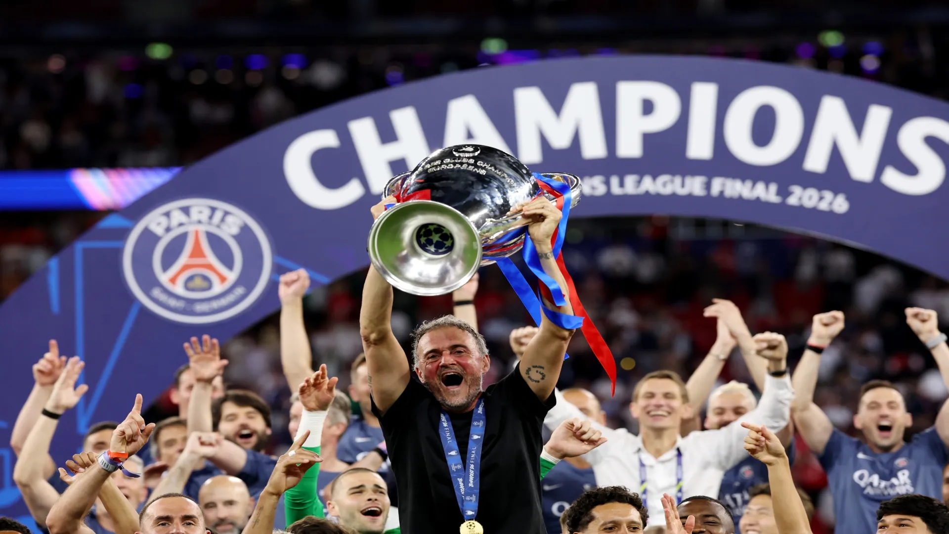 Luis Enrique levanta a taça da Champions – Carl Recine/Getty Images