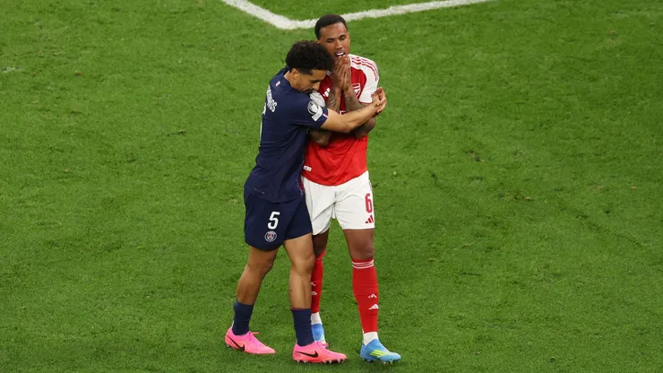 Marquinhos e Gabriel Magalhães após a Champions League ter o campeão definido