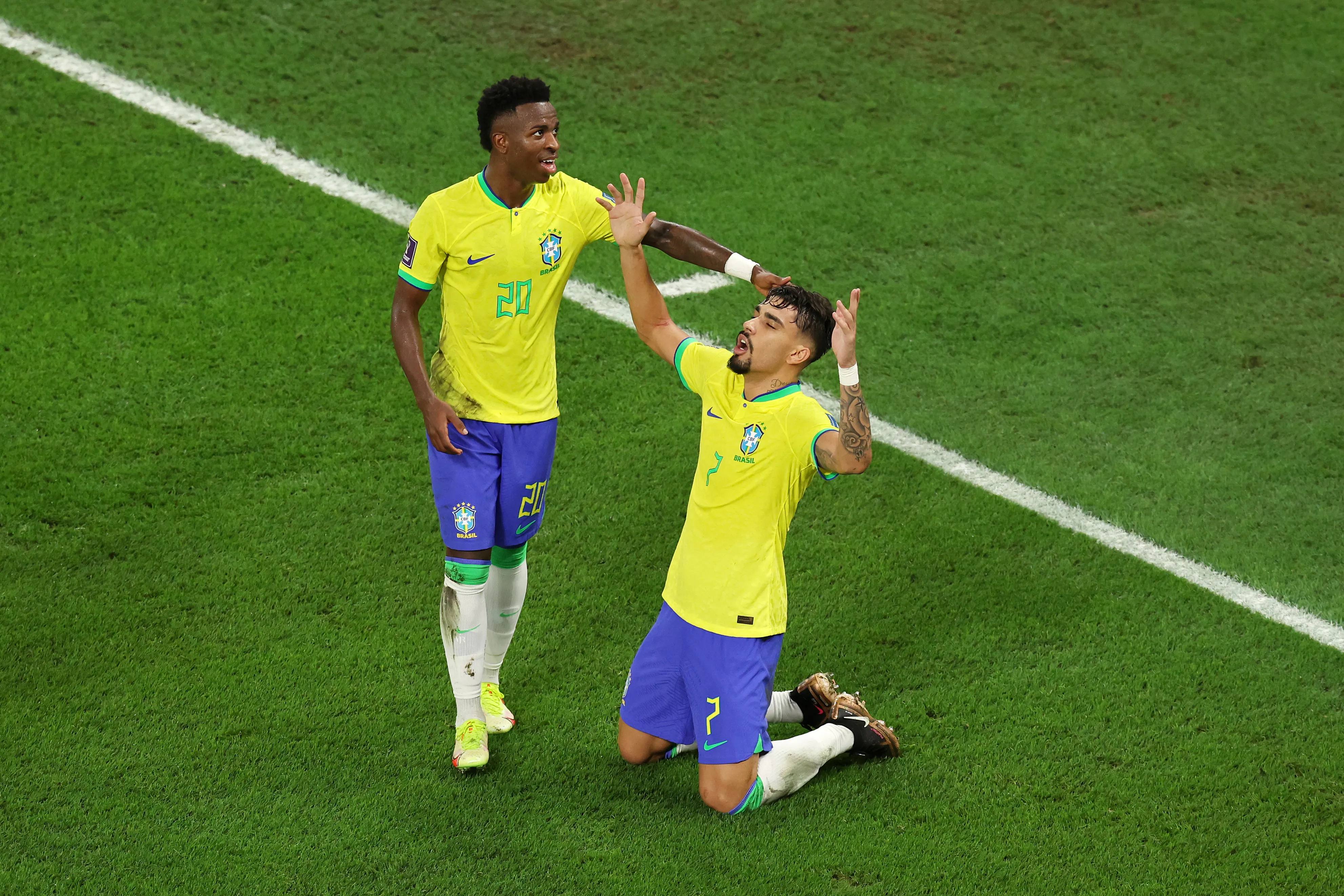 Vini Jr e Paquetá comemoram gol pela Seleção. (Photo by Alex Pantling/Getty Images)