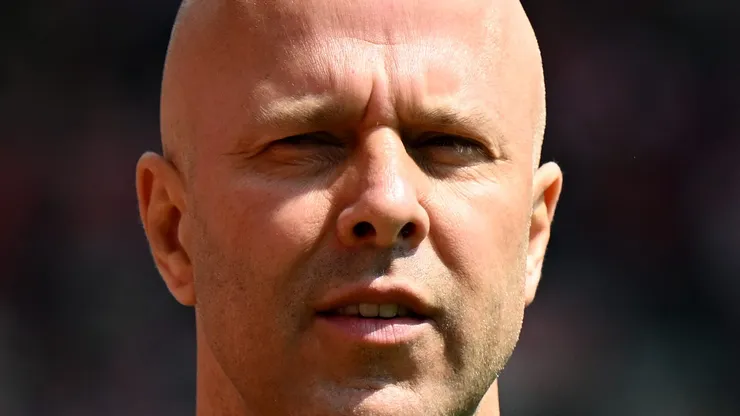 Arne Slot durante jogo do Liverpool (Photo by Gareth Copley/Getty Images)