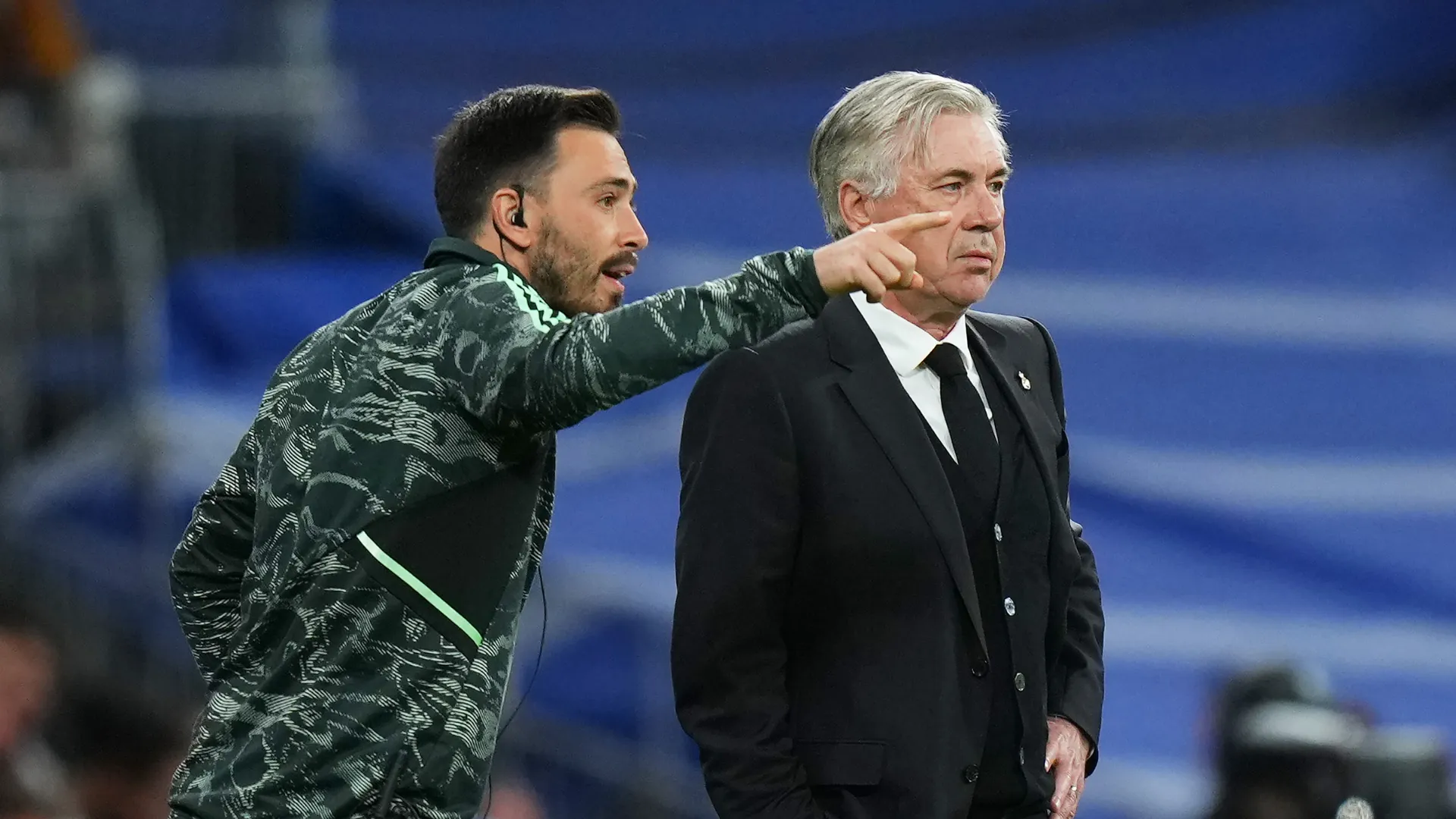 Davide Ancelotti conversa com o pai