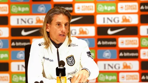 O técnico do Equador, Sebastian Beccacece, durante entrevista coletiva. Foto: IMAGO/Orange Pictures