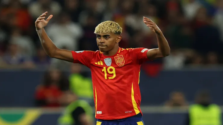 Lamine Yamal pela Espanha em 2025 - Alexander Hassenstein/Getty Images