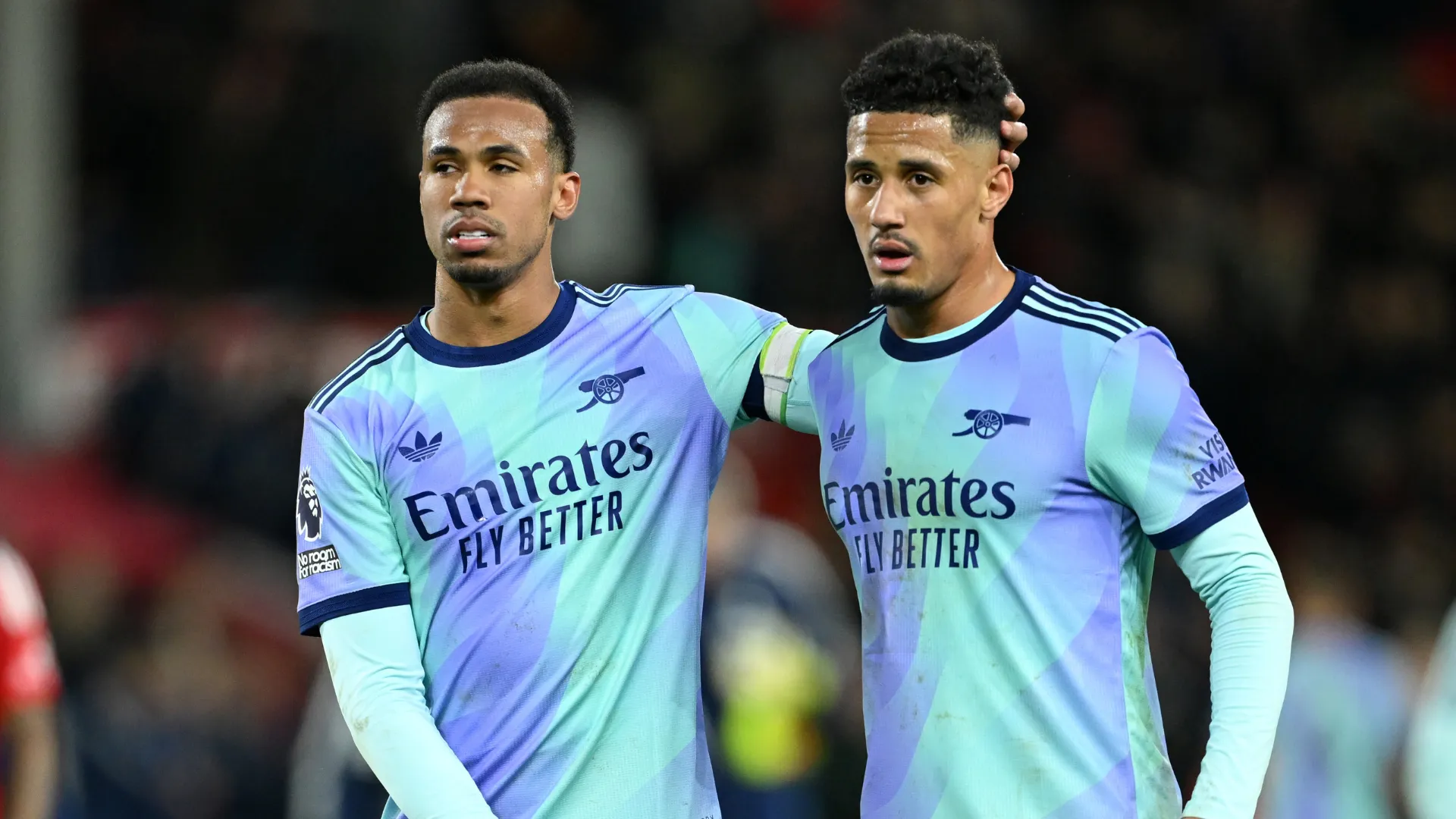 William Saliba ao lado de Gabriel Magalhães
