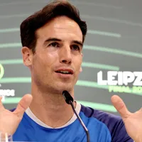 Villarreal contrata técnico vice da Conference League