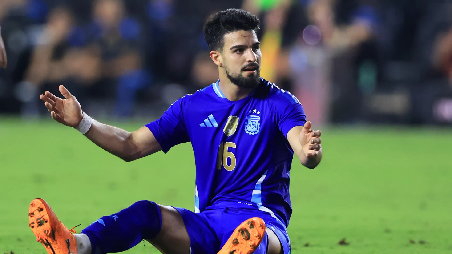 Flaco López reclama em jogo da Argentina