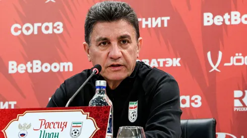 O técnico Amir Ghalenoei, da Seleção Iraniana, durante entrevista coletiva. Foto: IMAGO / ITAR-TASS
