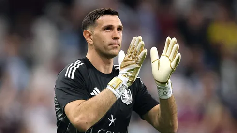 Emiliano Martínez sofre lesão no dedo. Alex Grimm/Getty Images.