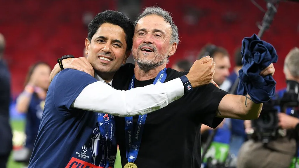 Luis Enrique e Nasser Al-Khelaifi comemorando título do PSG. Foto: David Ramos/Getty Images
