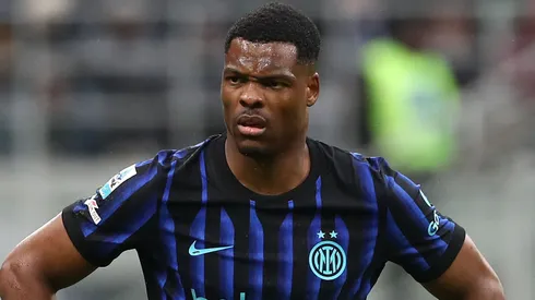 Dumfries em campo pela Inter. Foto: Marco Luzzani/Getty Images