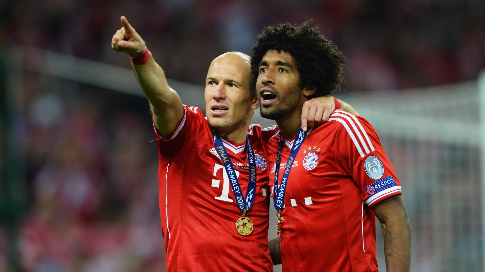 Robben ao lado de Dante