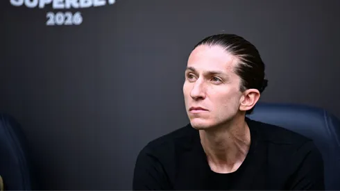 Filipe Luís está livre no mercado