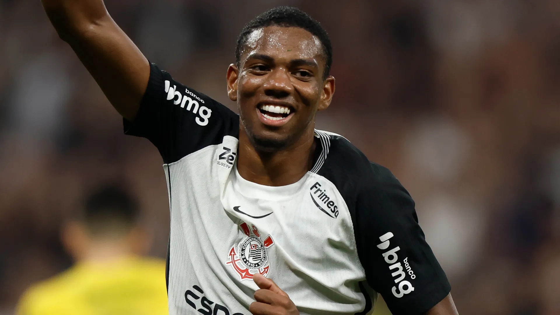 André aparece comemorando um gol pelo Corinthians