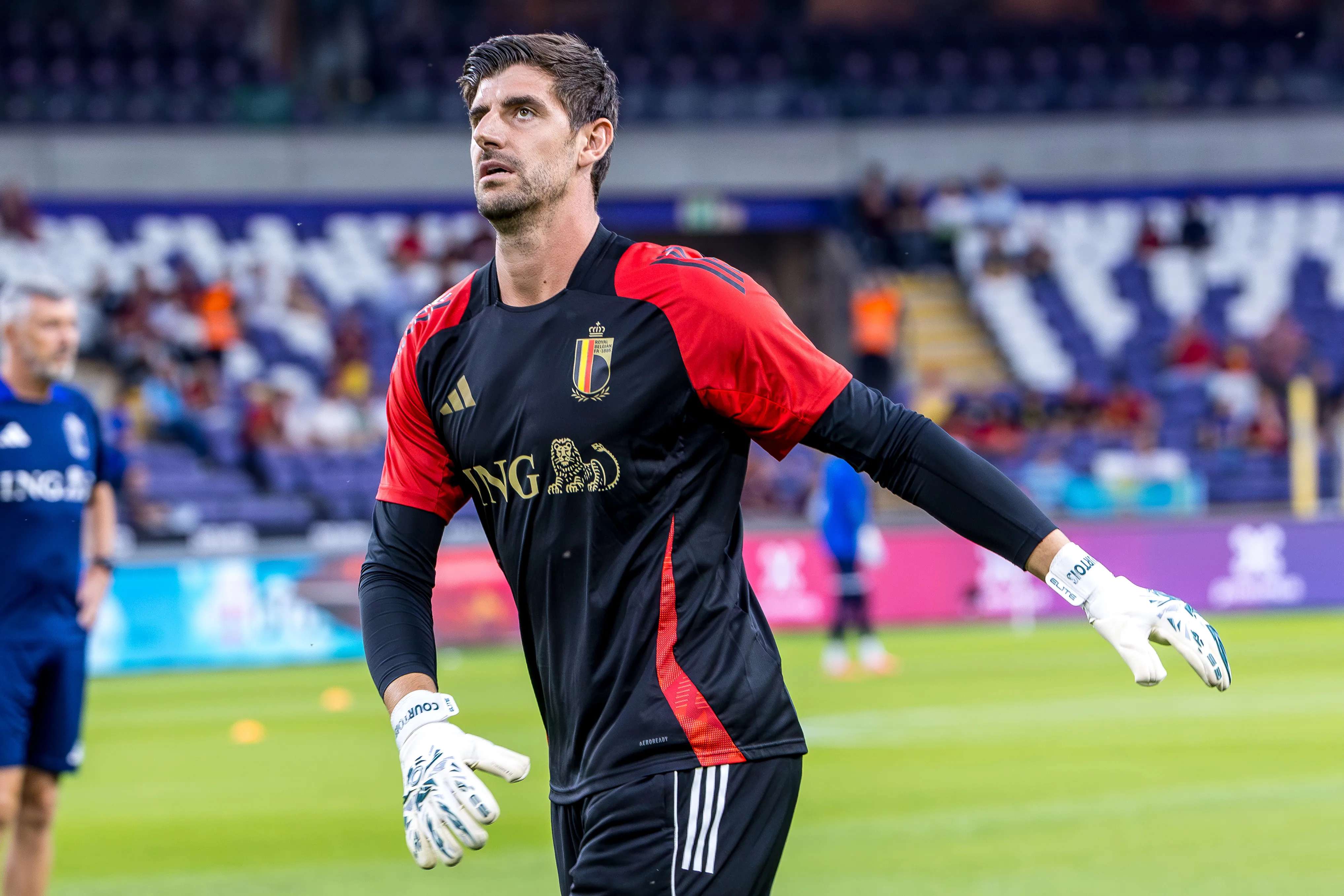 Courtois antes de uma partida pela Bélgica (Foto: Omar Havana/Getty Images)