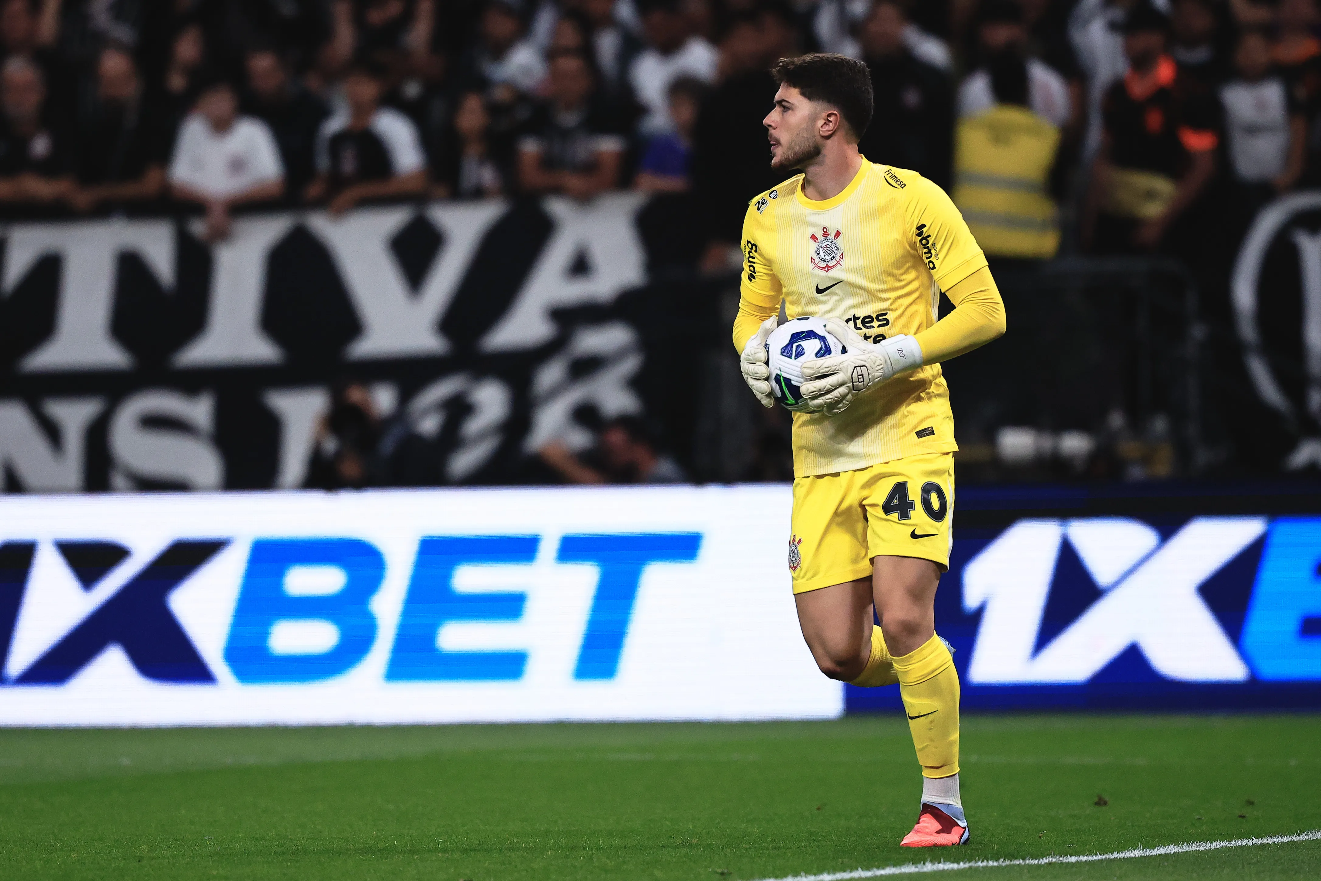 Felipe Longo em campo pelo Corinthians. Foto: Ettore Chiereguini/AGIF