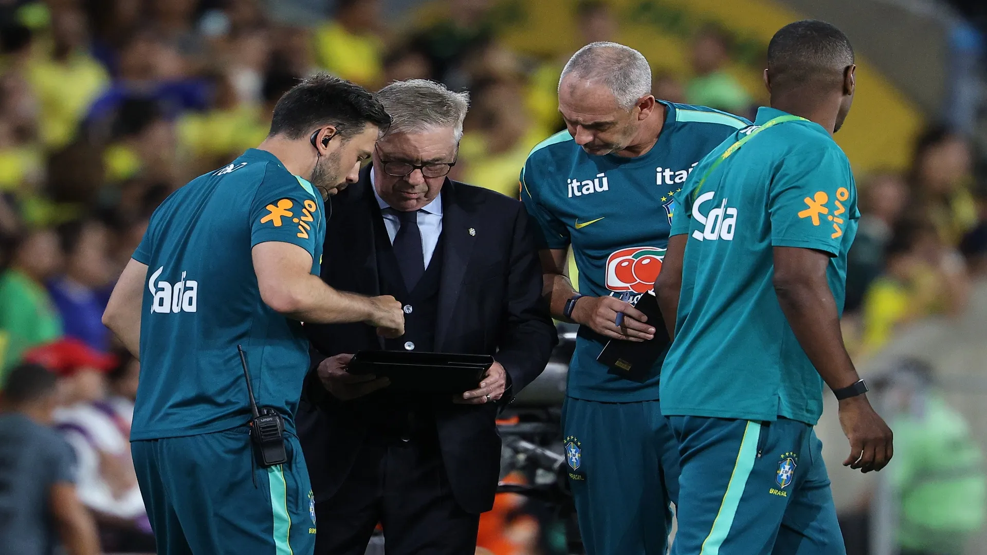 Ancelotti e comissão técnica em Brasil x Panamá – Wagner Meier/Getty Images