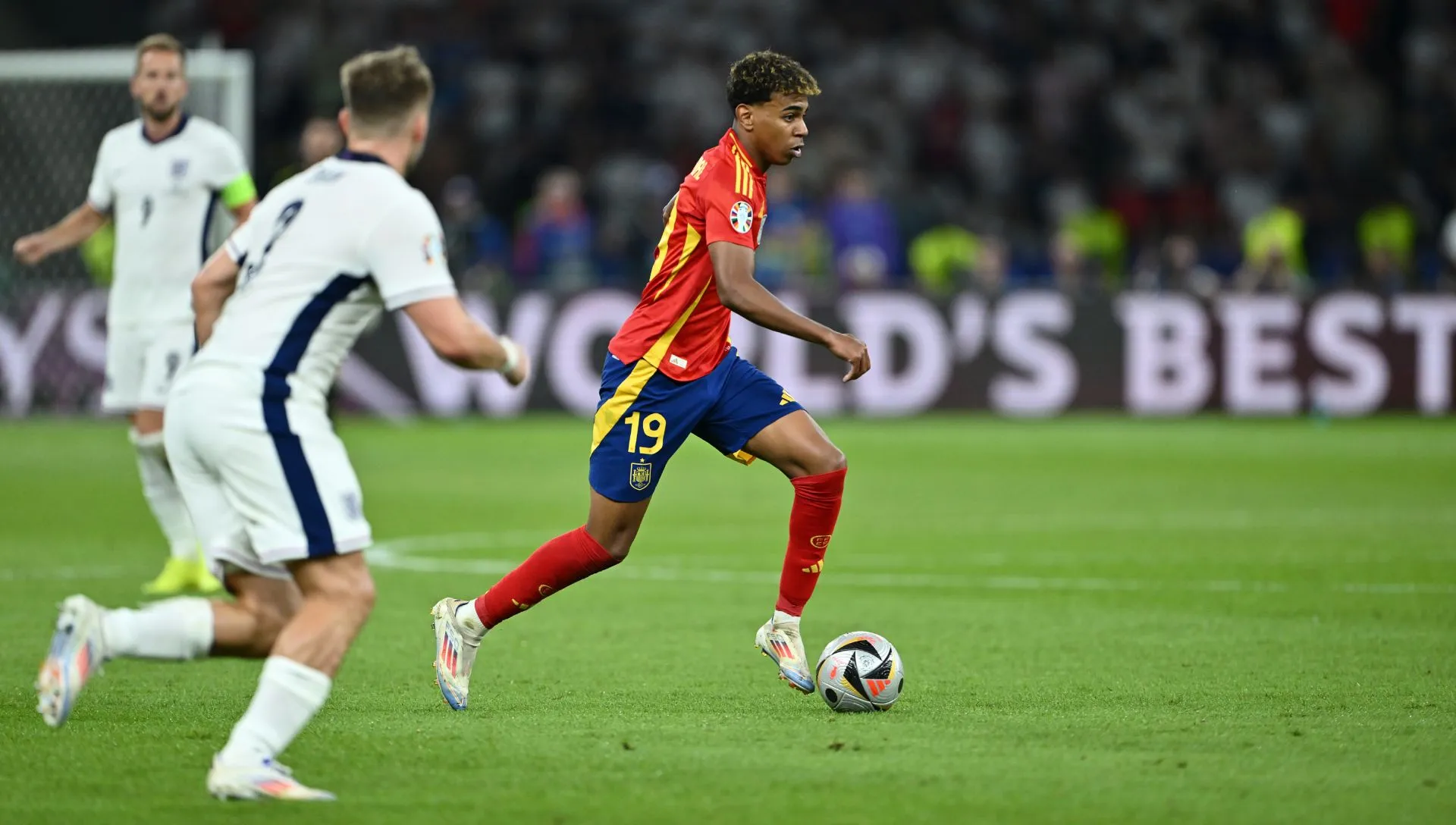 Lamine Yamal, da Espanha, durante partida final da UEFA EURO 2024. Foto: Dan Mullan/Getty Images