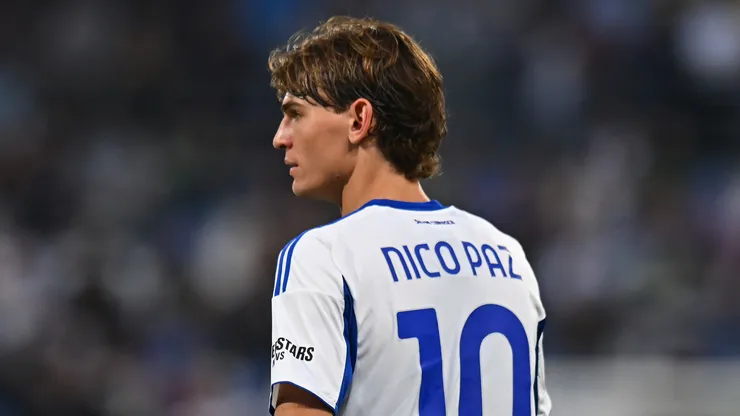 Nico Paz em jogo do Como 1907 (Foto: Alessandro Sabattini/Getty Images)