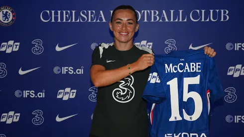 Katie McCabe assina com o Chelsea - Foto: Site Oficial/Chelsea
