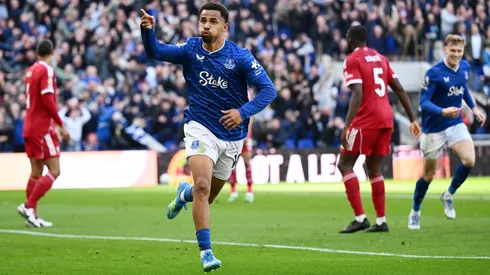Iliman Ndiaye durante partida do Everton. Foto: Gareth Copley/Getty Images