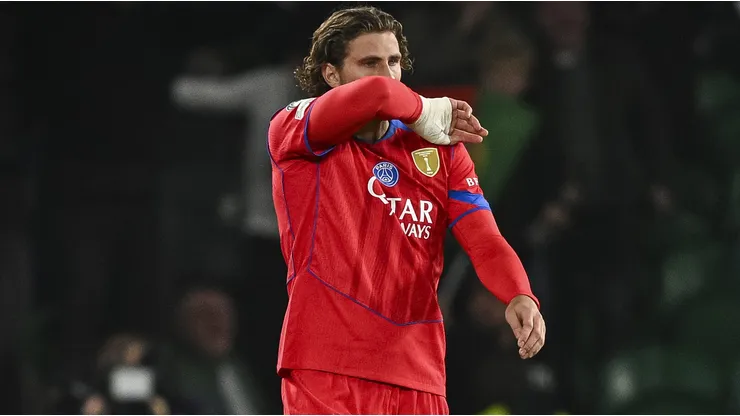 Illia Zabarnyi durante partida do PSG. (Photo by Octavio Passos/Getty Images)