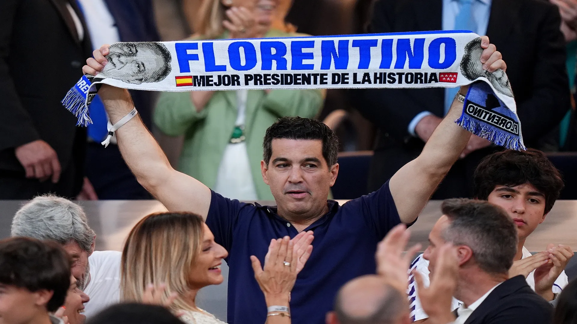 Torcedor do Real Madrid exalta Florentino Pérez – Angel Martinez/Getty Images