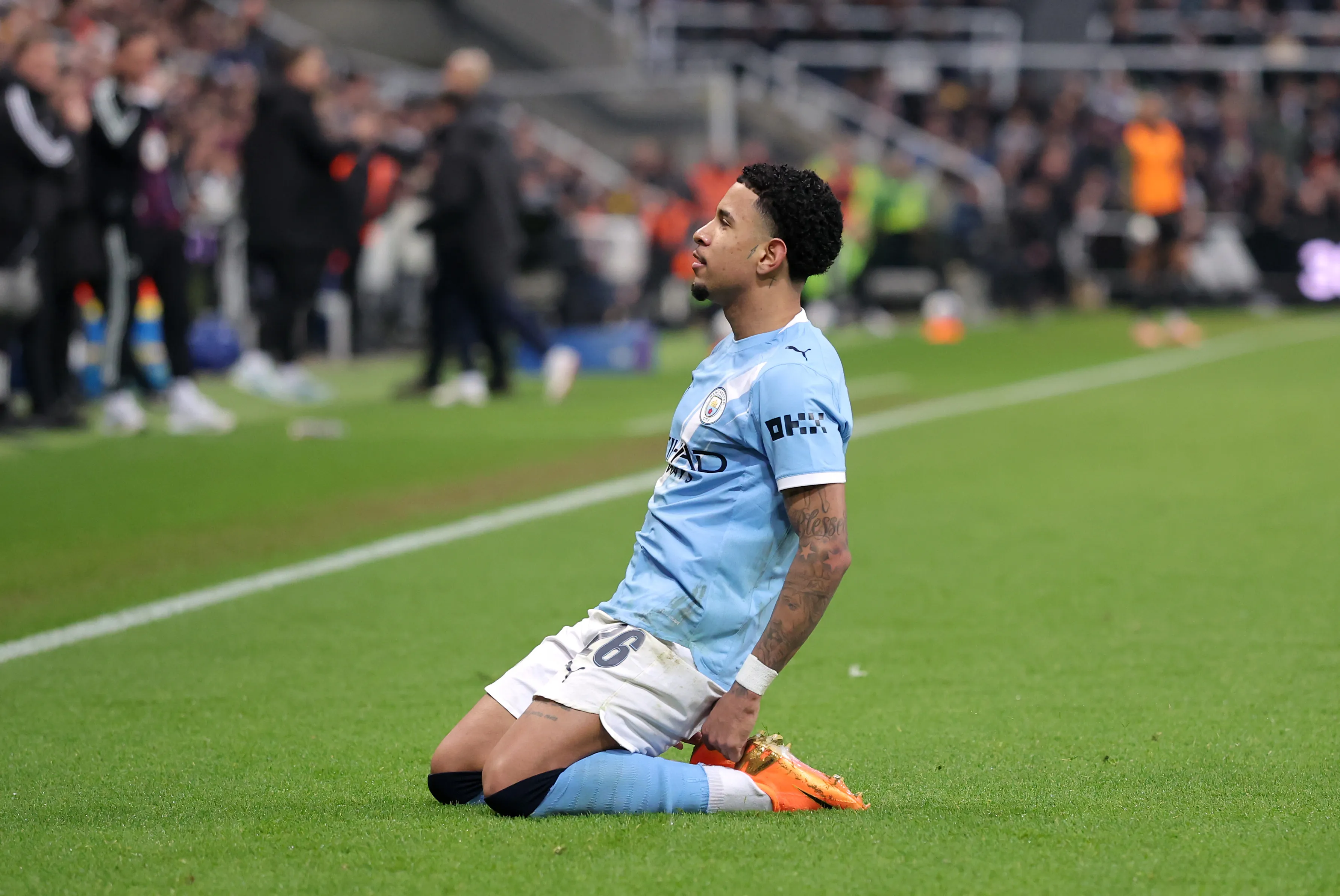 Savinho comemorando um gol pelo Manchester City (Foto: Alex Livesey/Getty Images)
