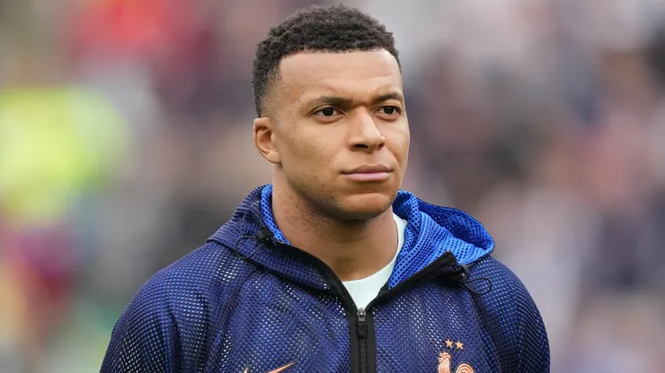 Mbappé antes de uma partida pela França. Foto: Michael Owens/Getty Images