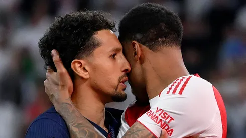 Marquinhos abraça Gabriel Magalhães após a final da Champions League. Foto: David Ramos/Getty Images