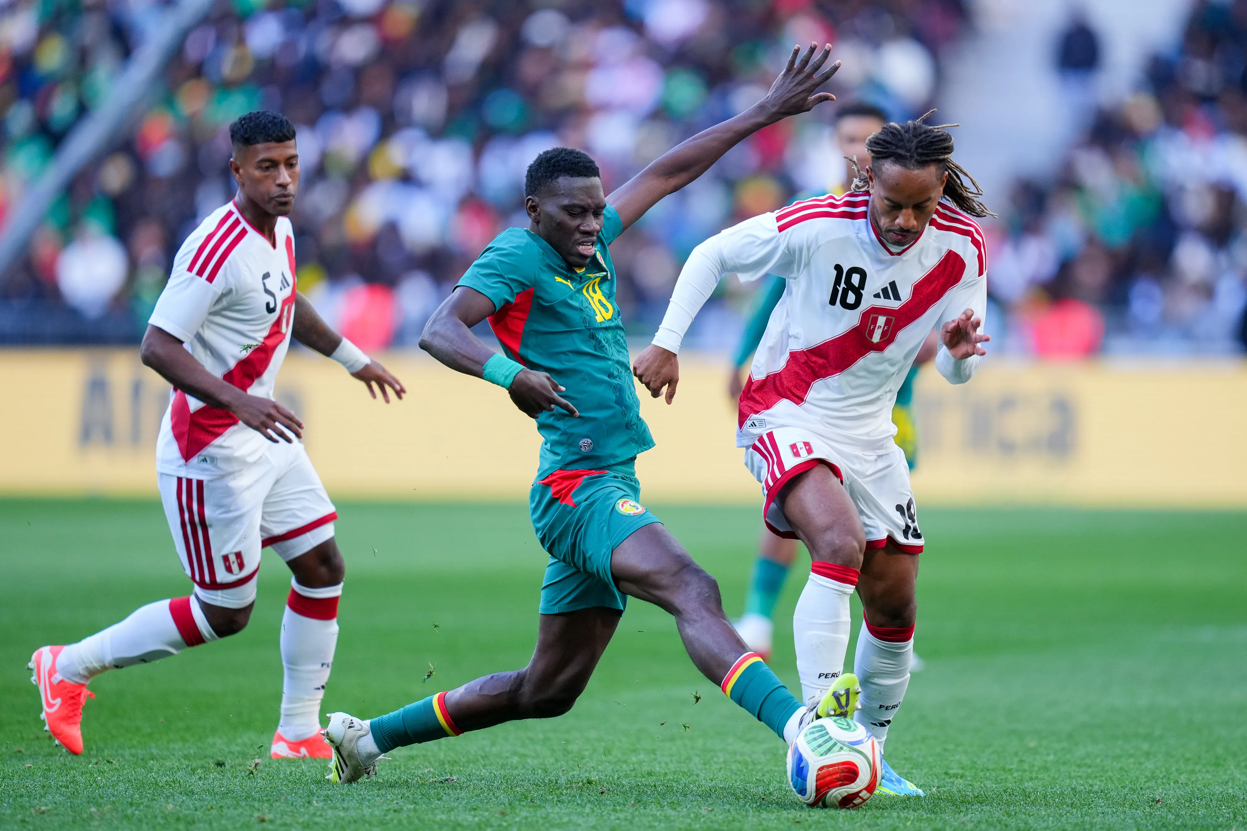 André Carrillo em ação pela Seleção Peruana. (Foto: Franco Arland/Getty Images)