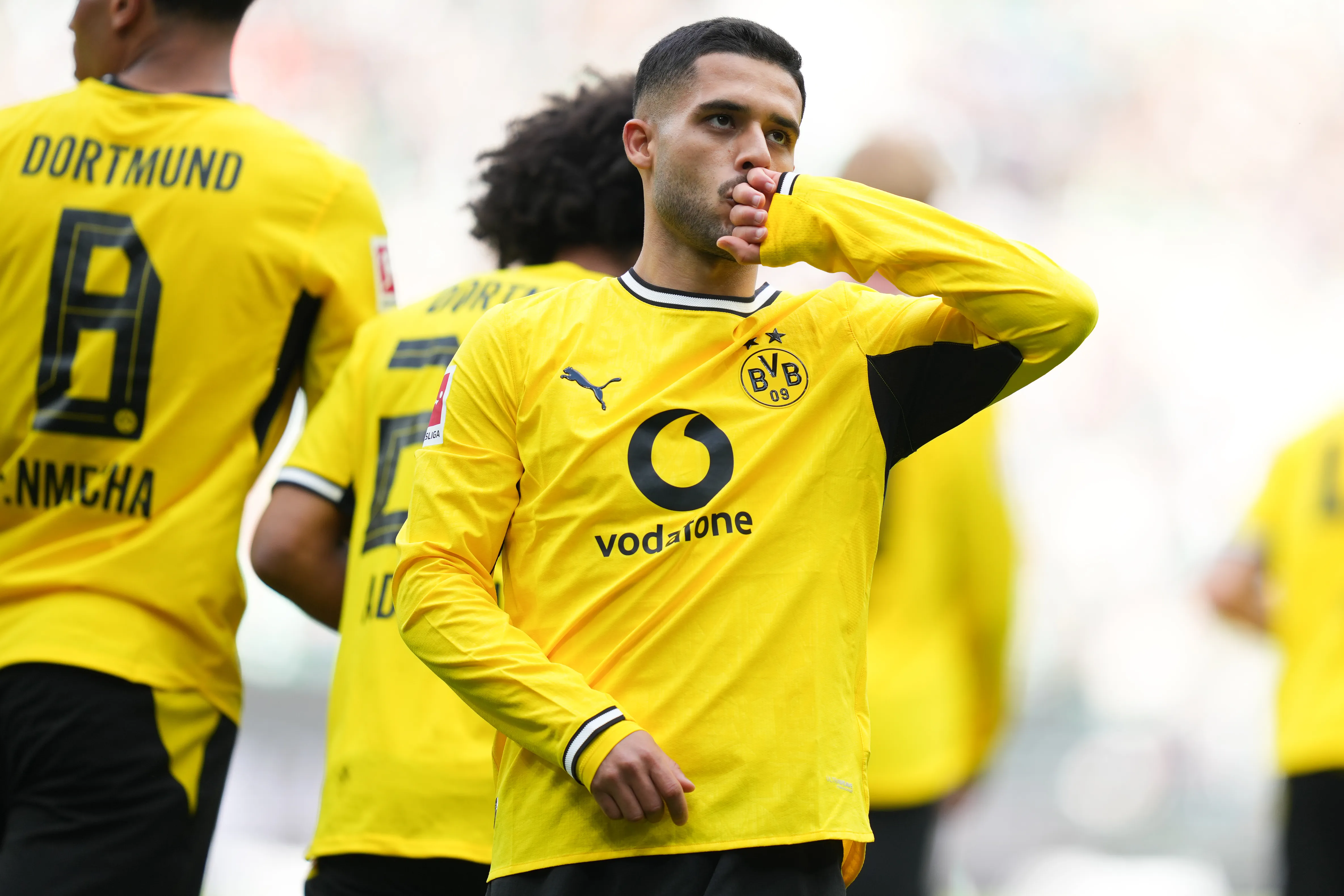 Yan Couto durante jogo do Dortmund. (Photo by Pau Barrena/Getty Images)