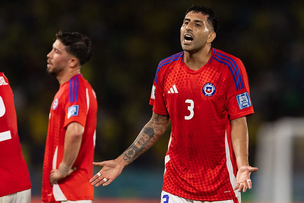 Guillermo Maripan é figura constante na Seleção do Chile. (Photo by Ruano Carneiro/Getty Images)