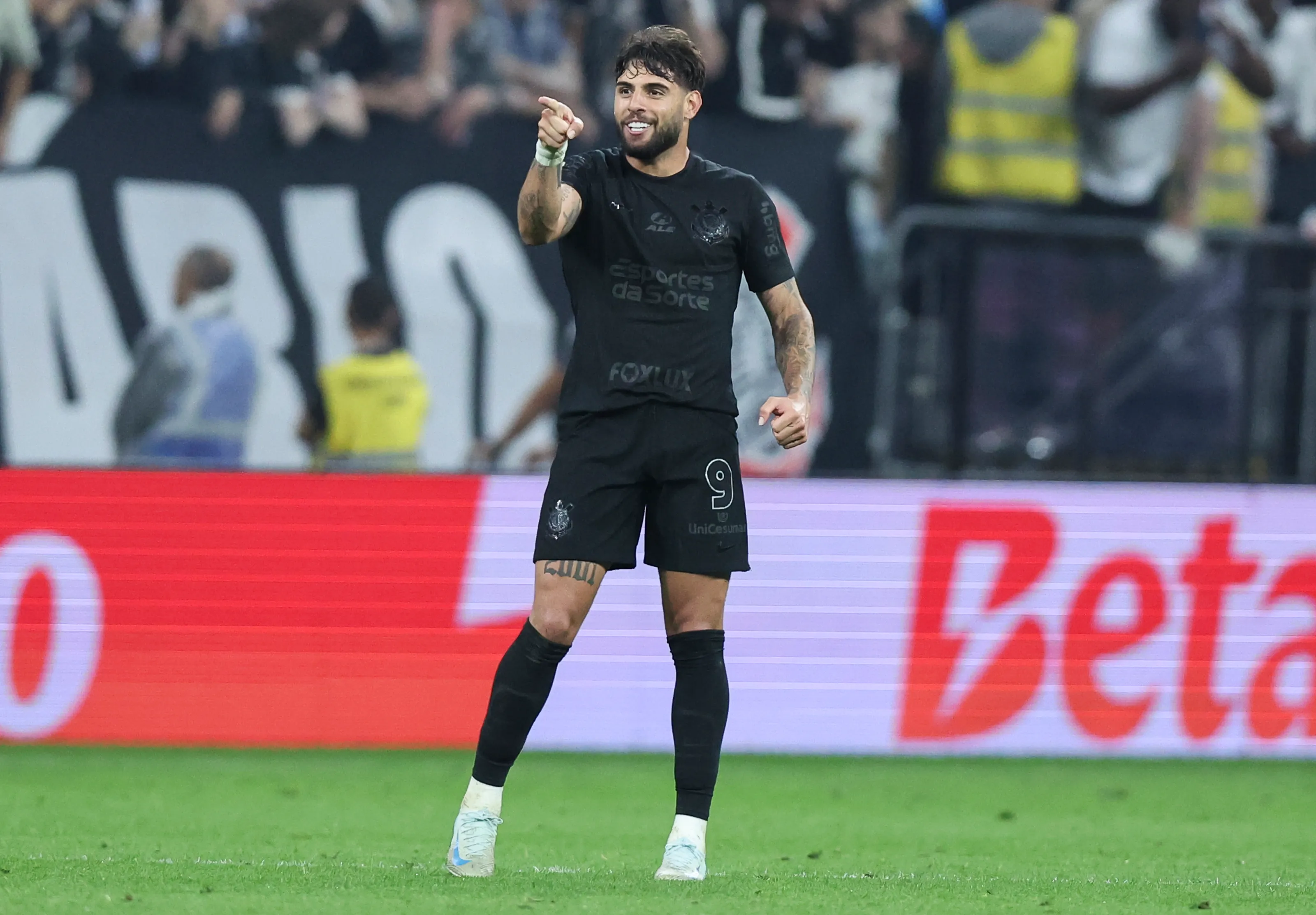 Yuri Alberto comemorando um gol pelo Corinthians (Foto: Alexandre Schneider/Getty Images)