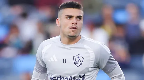 Gabriel Pec antes de uma partida pelo LA Galaxy. Foto: Ryan Sirius Sun/Getty Images