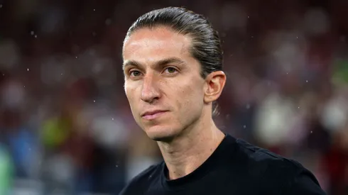 Filipe Luís continua livre no mercado da bola