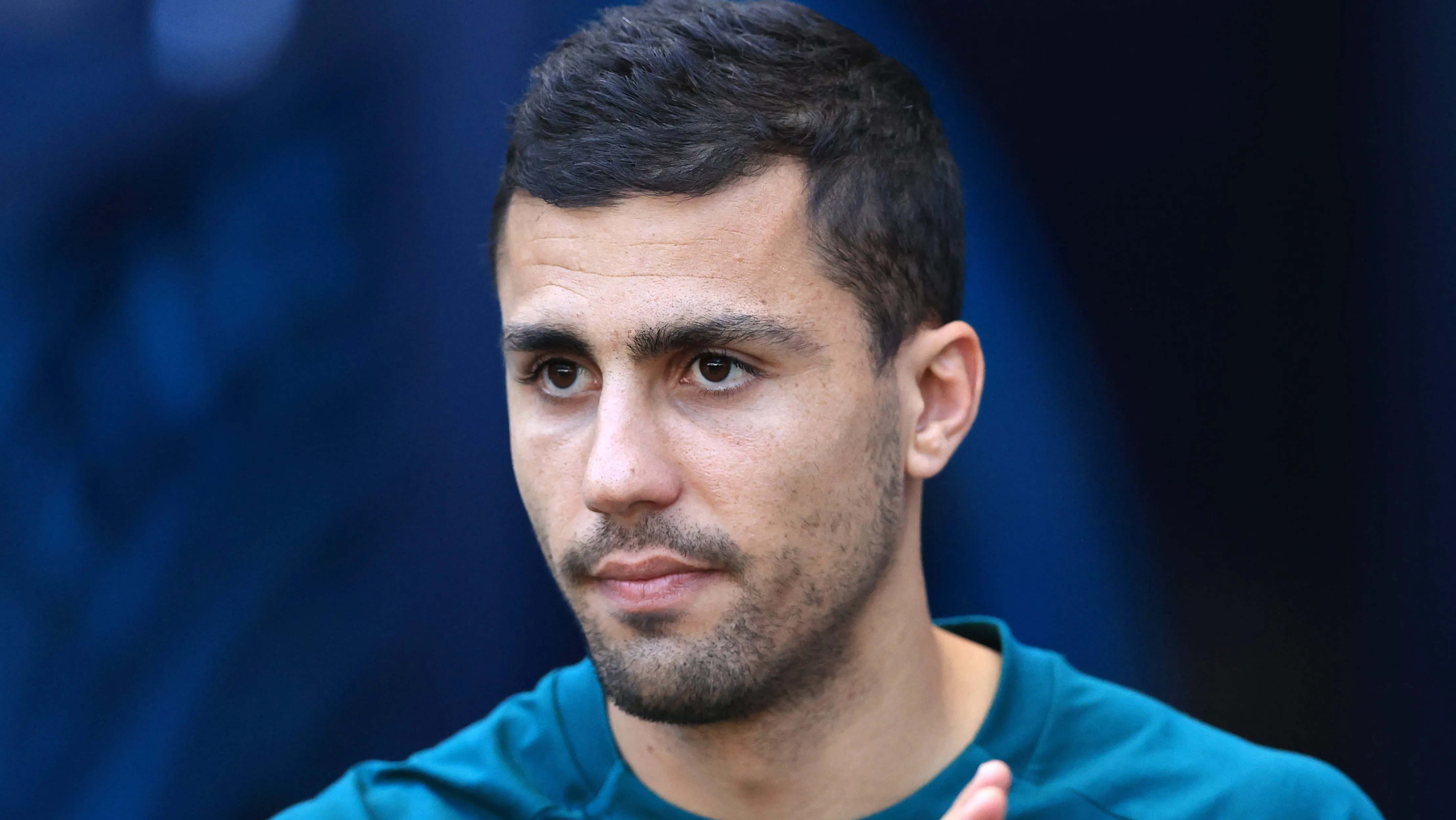Rodri, do City, de camisa azul