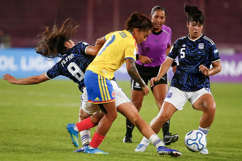 Gisela Robledo durante jogo da Colômbia – Foto: Marcos Brindicci/Getty Images