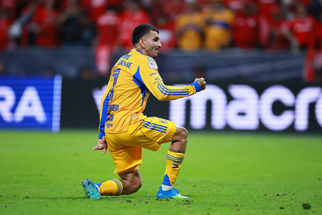 Ángel Correa acerta o seu retorno ao River Plate. (Photo by Manuel Velasquez/Getty Images)