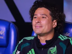 Ochoa volta ao gol do México e mira feito histórico