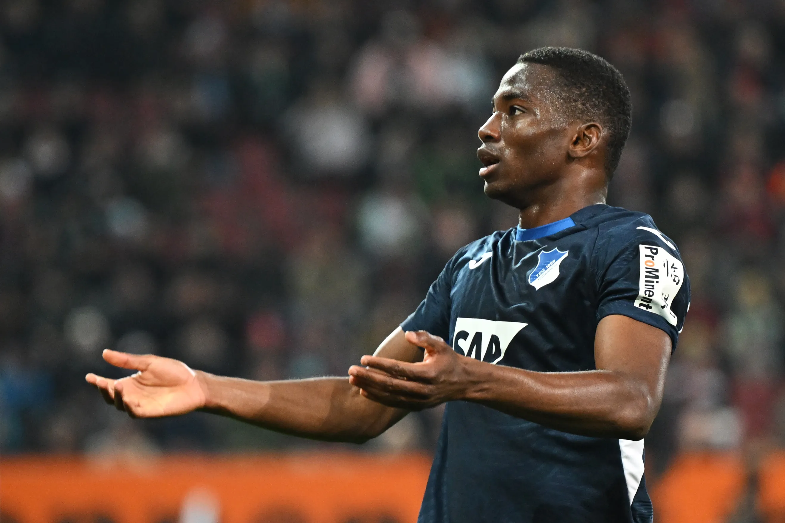 Touré durante partida do Hoffenheim (Photo by Christian Kaspar-Bartke/Getty Images)