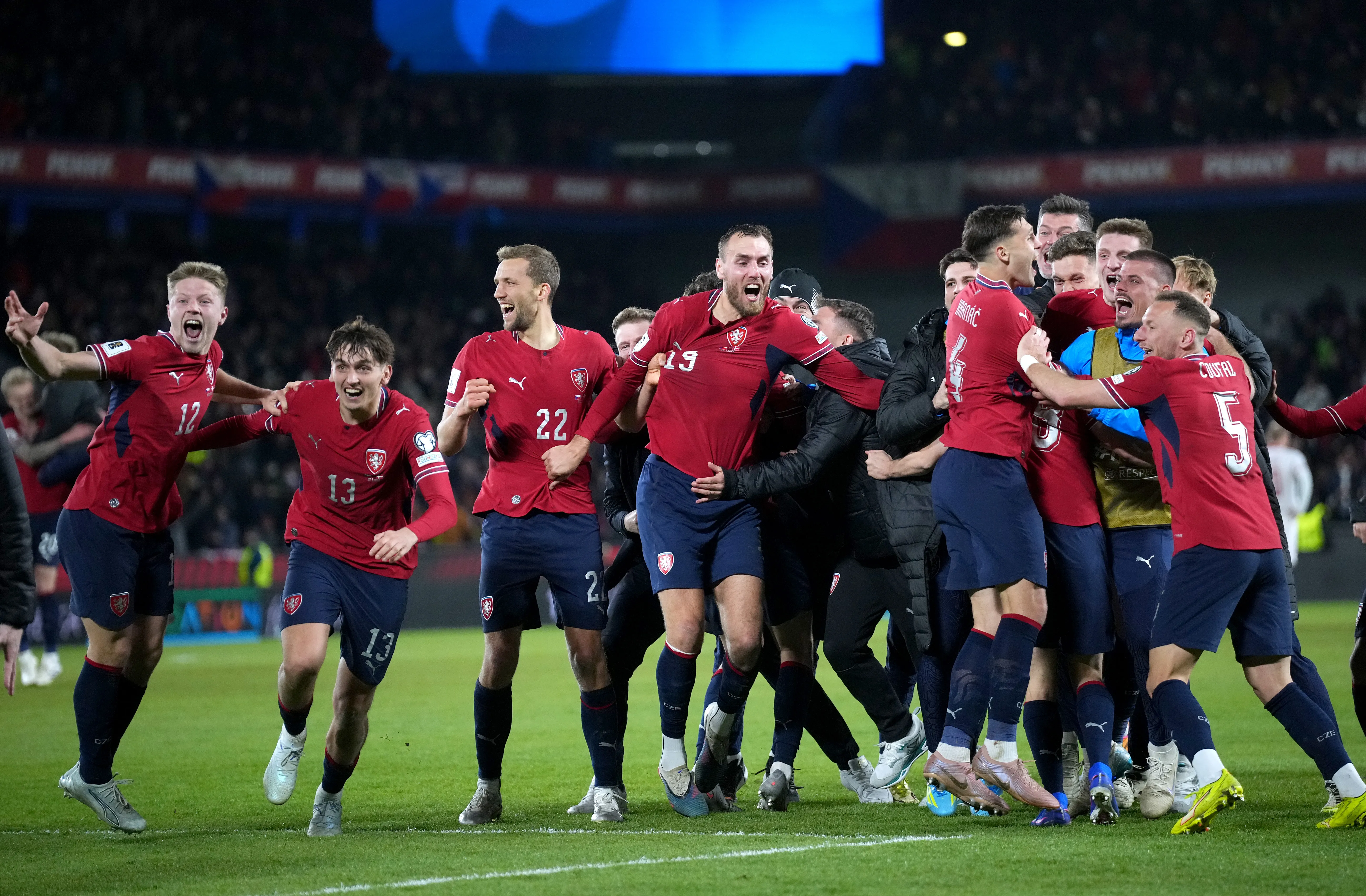 Jogadores da República Tcheca comemoram vitória. (Photo by Gabriel Kuchta/Getty Images)