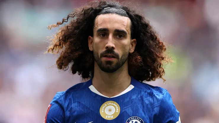 Cucurella em campo com as cores do Chelsea. Foto: Justin Setterfield/Getty Images