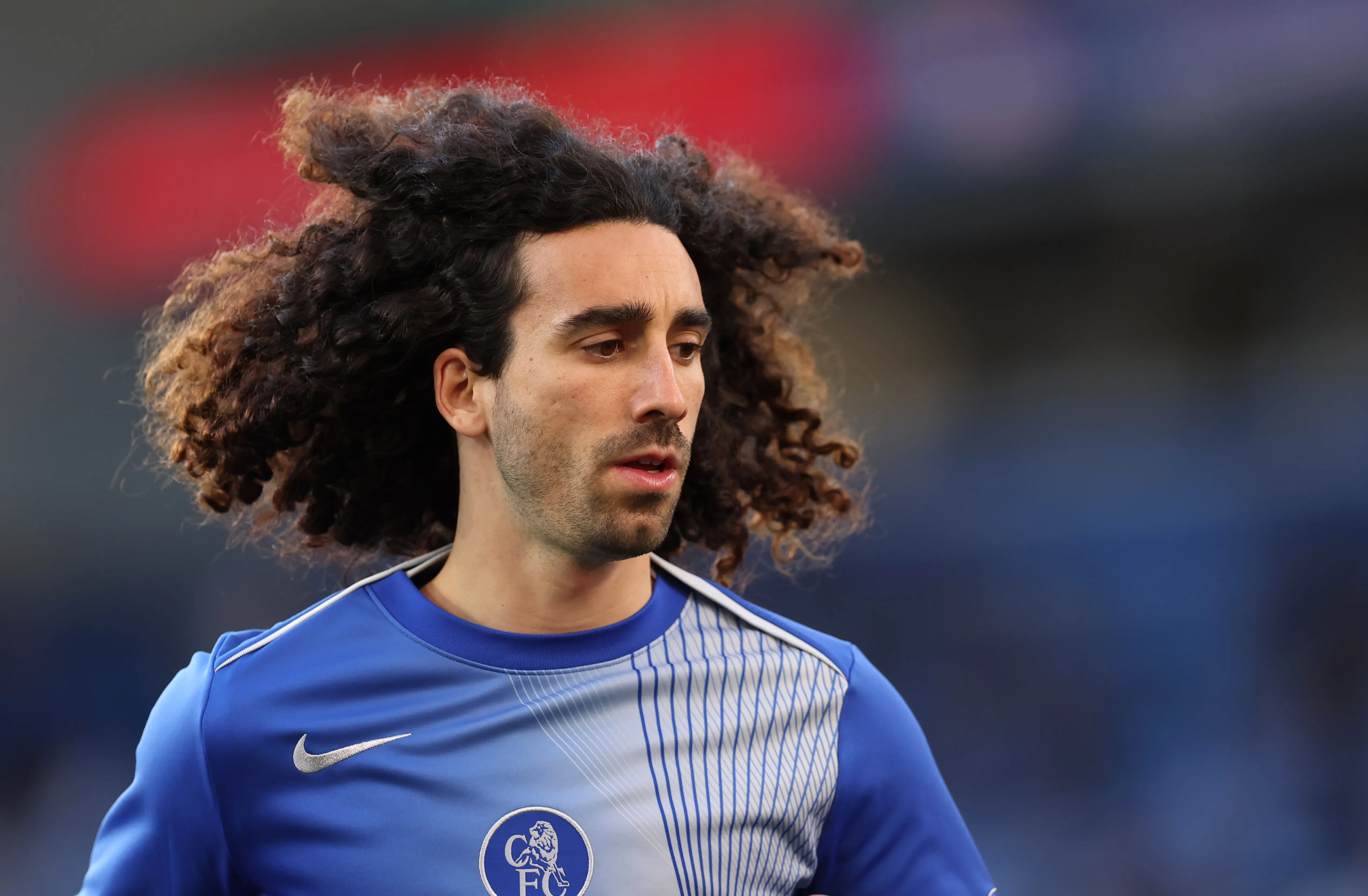 Cucurella antes de um jogo do Chelsea (Foto: Warren Little/Getty Images)