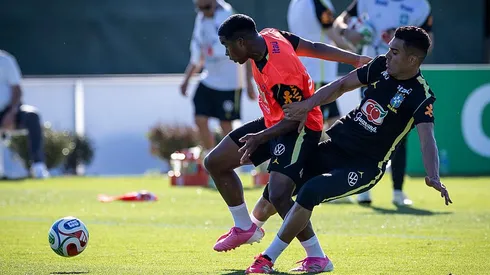 Seleção minimiza lance de Casemiro em Endrick no treinamento (Foto: Ira L. Black/Getty Images)