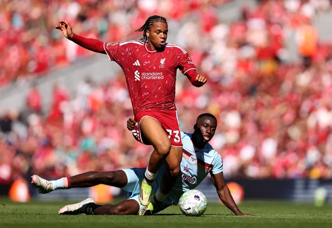 Rio Ngumoha, do Liverpool, durante partida da Premier League. Foto: Jack Thomas/Getty Images
