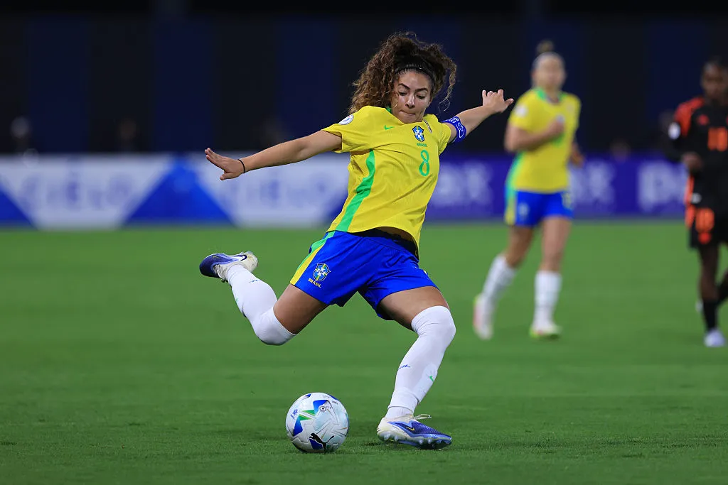 Angelina durante jogo da Seleção Feminina – Foto: Franklin Jacome/Getty Images