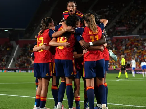Espanha domina a Inglaterra e encaminha classificação para a Copa